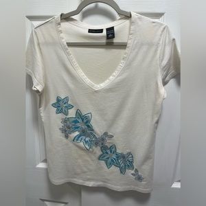 New York and Company White Tee with Blue Flowers Sz L